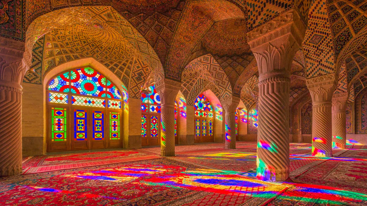 Light and geometry in Iranian architecture